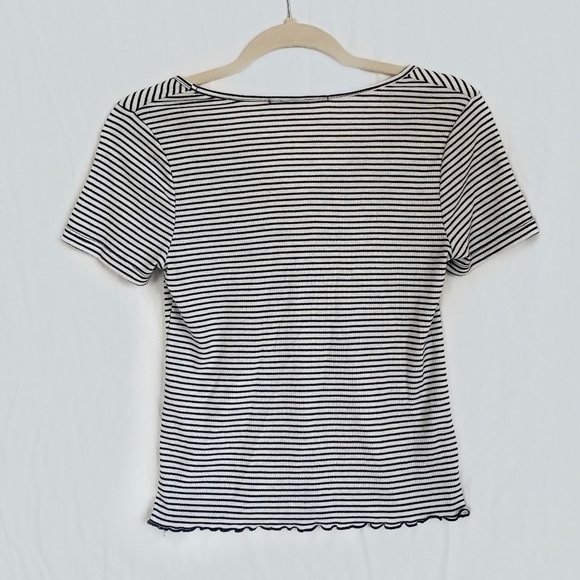 Striped Low-Cut Top - Picture 2 of 4